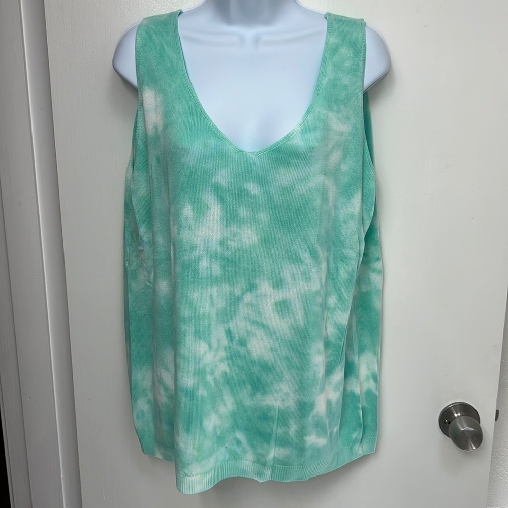 Light green & white tie dyed sleeveless sweater, front & back v-neck, XL